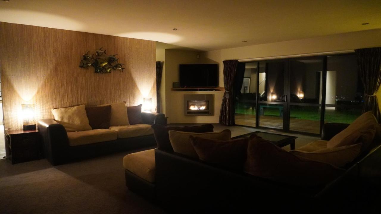 White House Bed & Breakfast Парапарауму Екстериор снимка